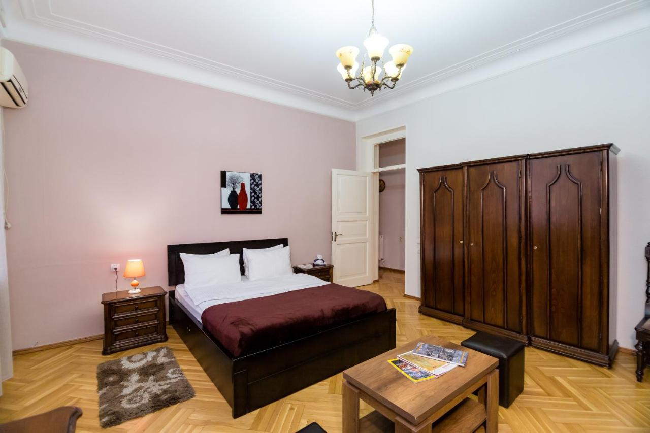 Apartment Gallery Rustaveli 1 Tbilisi Exterior foto